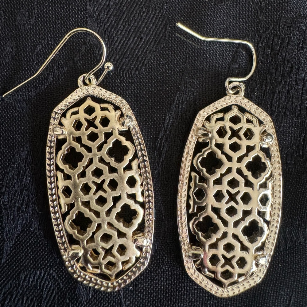 Kendra scott gold earring